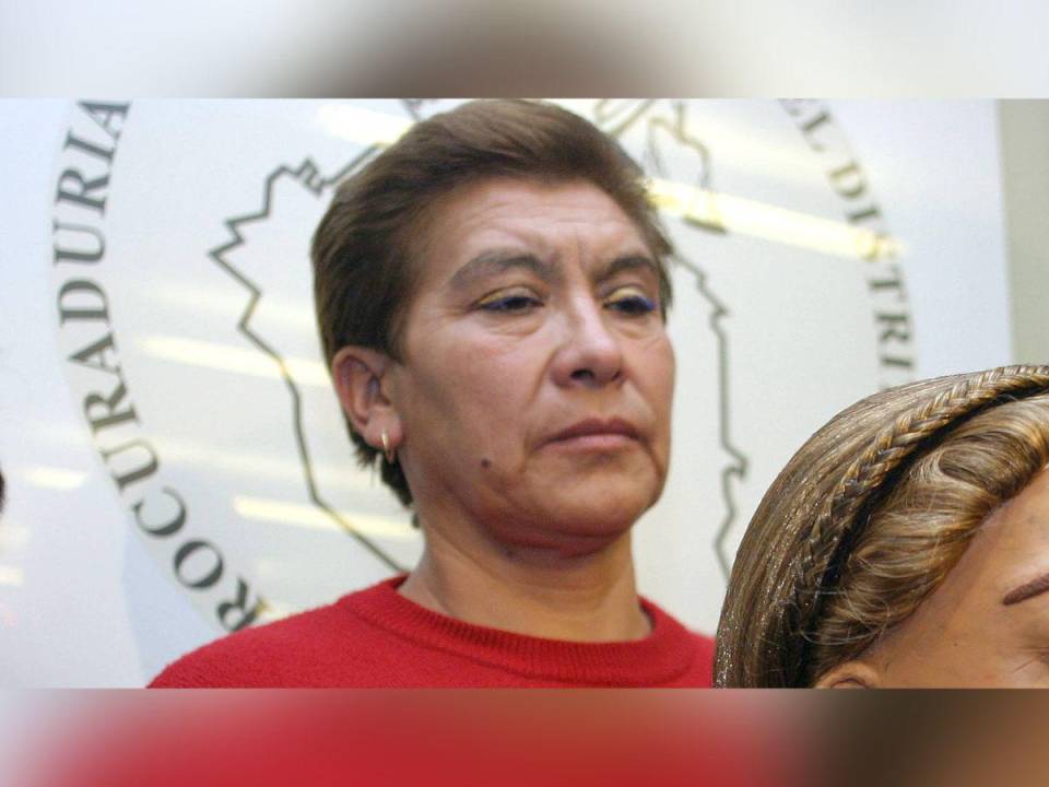 El caso de Juana Barraza, mejor conocida como “La Mataviejitas”, conmocionó a México luego de que se conociera que había asesinado a 17 ancianas. Marcada por asesinatos, alcohol y abusos sexuales, la fría mujer decidió cobrar venganza contra las ancianas y aliviar de algún modo los recuerdos terroríficos que invadían su mente, o al menos, así lo justificó ella. A continuación los detalles.