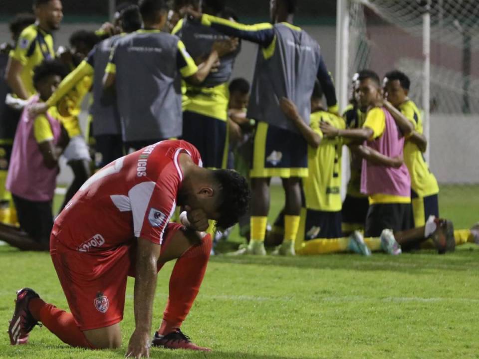 Génesis de Comayagua se impuso ante Real Sociedad por marcador de 3-2 y con eso se mete a semifinales en su primer torneo en primera división