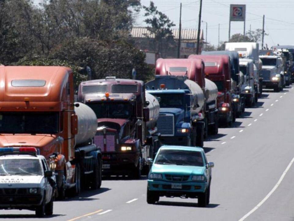 Empresarios ticos estimaron que hasta el viernes habían 1,500 unidades de carga pesada varadas en las diferentes fronteras de Honduras y Costa Rica.