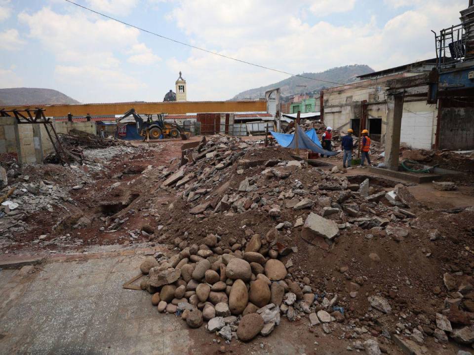 Desde hace un mes que se comenzaron a realizar los trabajos de reconstrucción de mercado San Isidro.