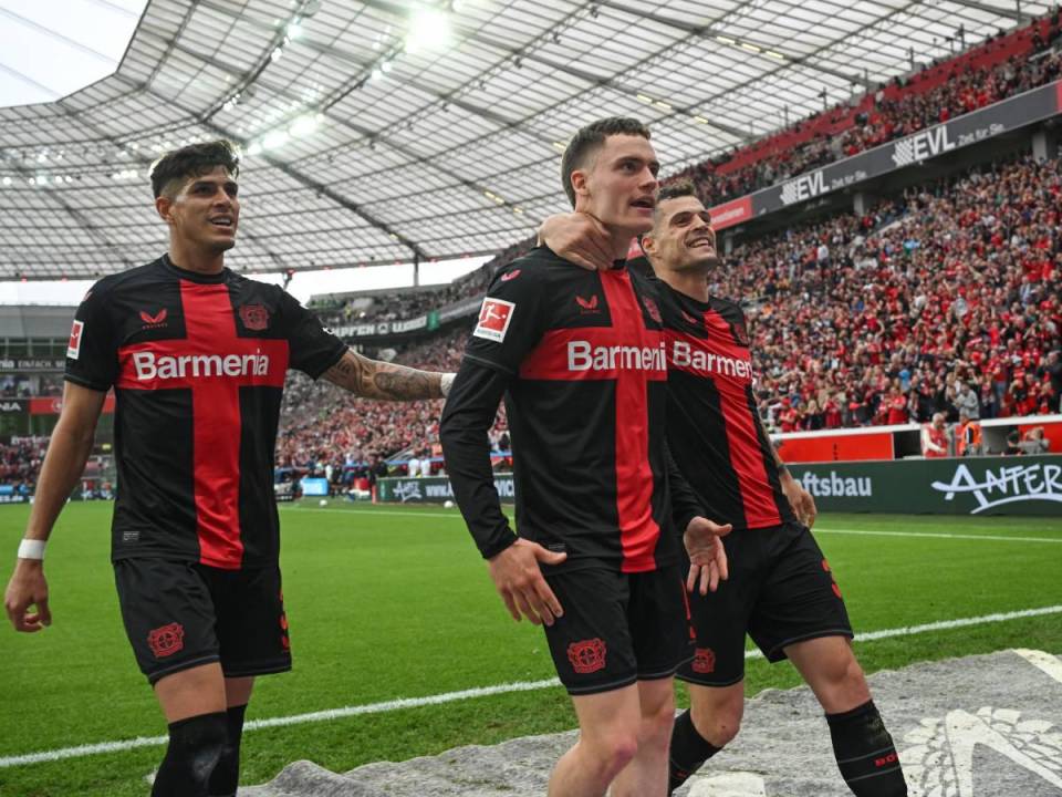 Víctor Boniface, Granit Xhaka y Florian Wirtz (3) le dieron el triunfo al Bayer Leverkusen.