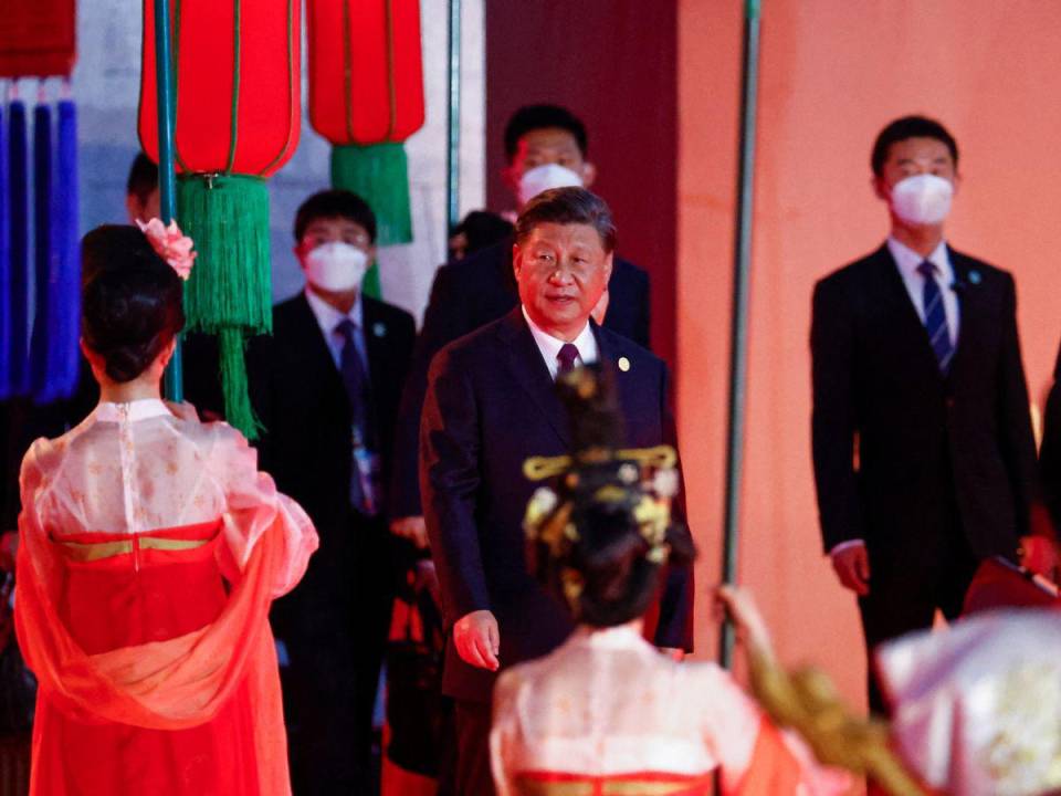 El presidente de China, Xi Jinping, llega a la ceremonia de bienvenida de la cumbre China-Asia Central en Xian, provincia de Shaanxi, el 18 de mayo de 2023.