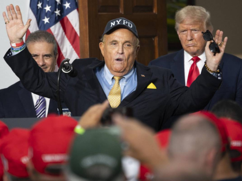 Giuliani y Trump, los fiscales de Georgia han acusado al ex jefe de gabinete de la Casa Blanca Mark Meadows y a otros abogados del expresidente.