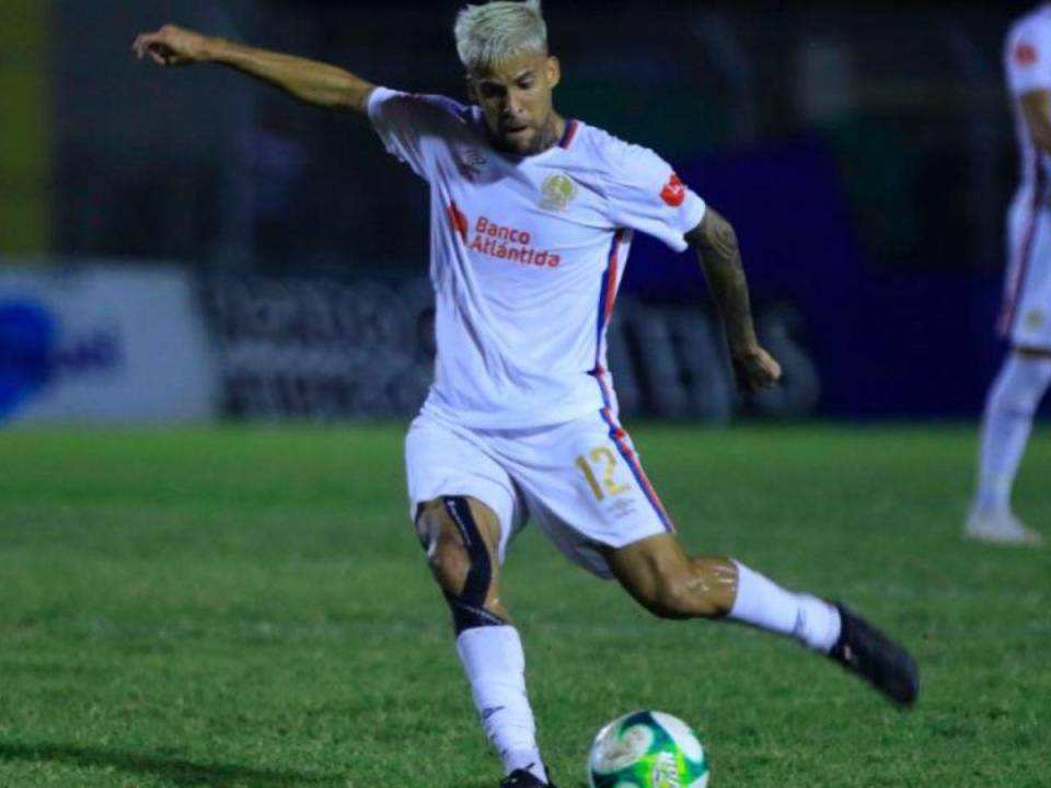 Gabriel Araújo ha revelado detalles de su futuro con el club albo.