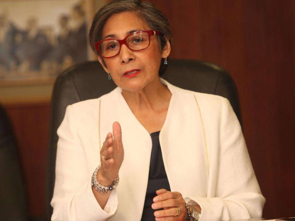 La diputada del PSH, Maribel Espinoza aseguró que existiría contradicción en el gobierno, si se cumple la concesión del Aeropuerto Palmerola a China, en caso de expropiación de Palmerola International Airport (PIA).