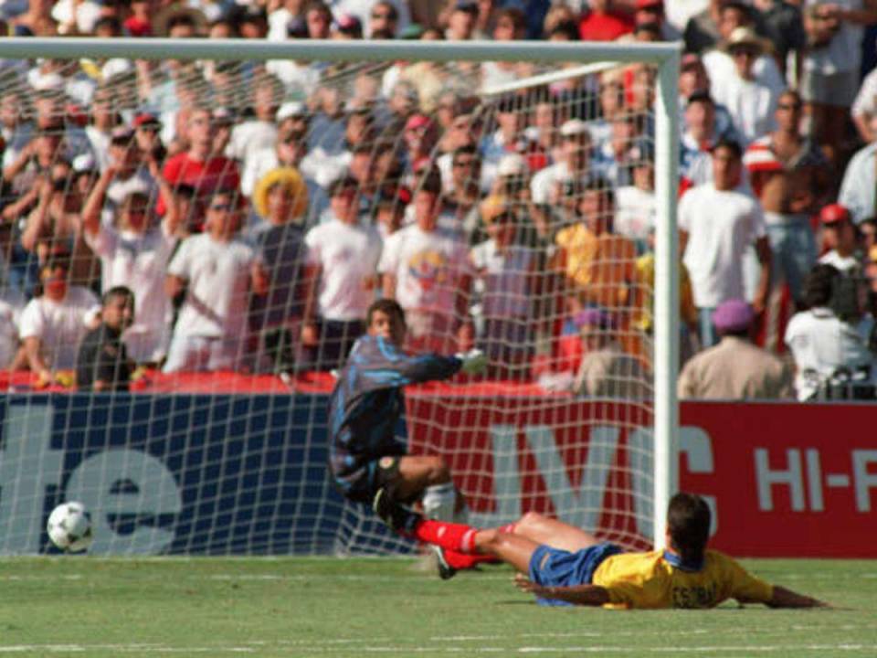 Durante la Copa del Mundo de la FIFA Estados Unidos 1994. En un partido crucial contra el equipo local, Andrés Escobar, en un intento de desviar un centro, marcó un autogol que contribuyó a la eliminación de Colombia del torneo. Esta es su historia...