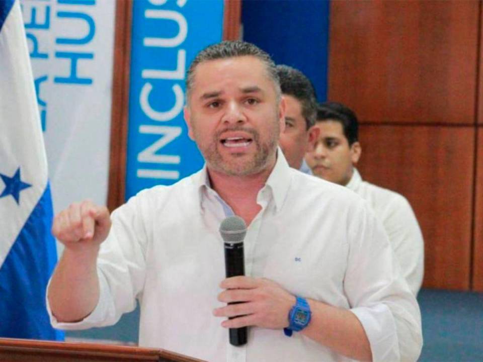 Imagen de archivo de David Chávez durante una conferencia de prensa del Partido Nacional.