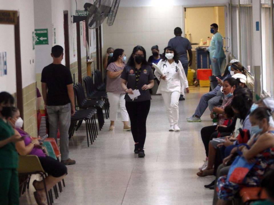 En el Hospital Escuela asisten personas de todos los departamentos, por lo que es considerado el principal centro asistencial del país.