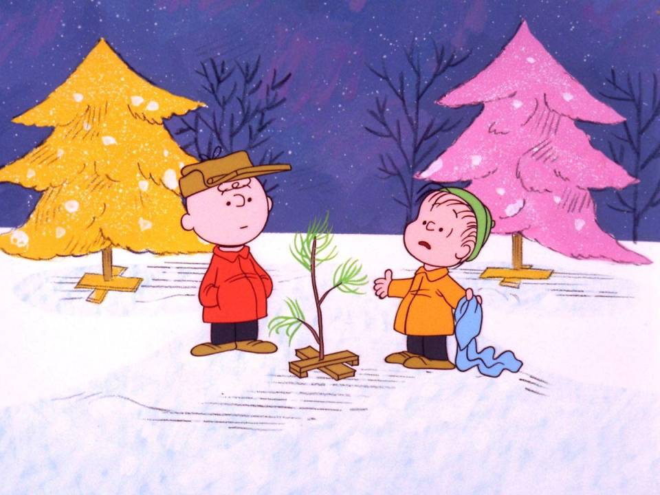 En “A Charlie Brown Christmas”, Charlie (izq.) adopta un pino anémico y arremete contra el materialismo burdo de las fiestas, incitando a Linus (der.) a recitar un pasaje bíblico.