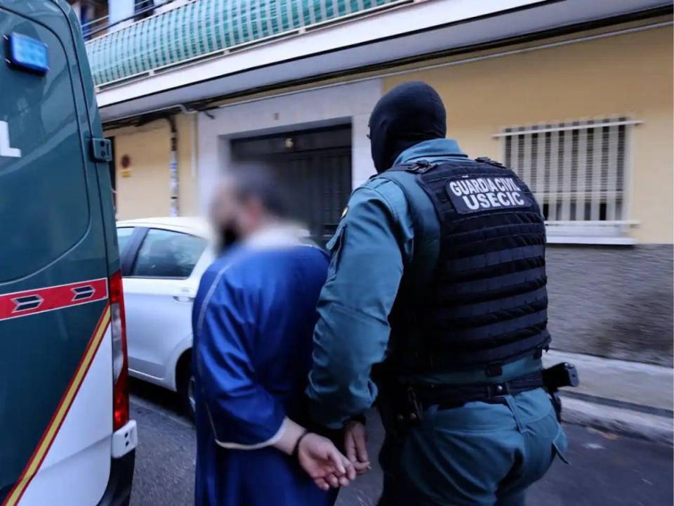 La Guardia Civil detuvo al profesor por suponerlo sospechoso de reclutar jóvenes.