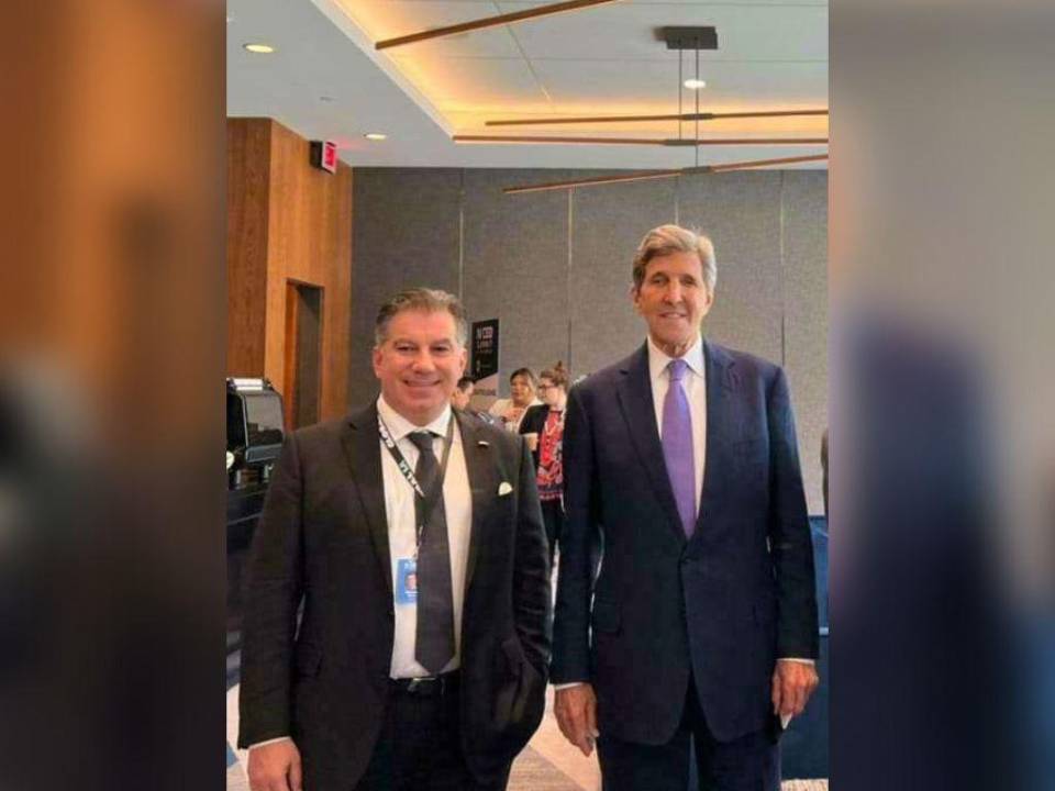 En su participación en la Cumbre de las Américas, Yibrín estuvo en la conferencia del enviado de EE UU para el Clima, John Kerry.