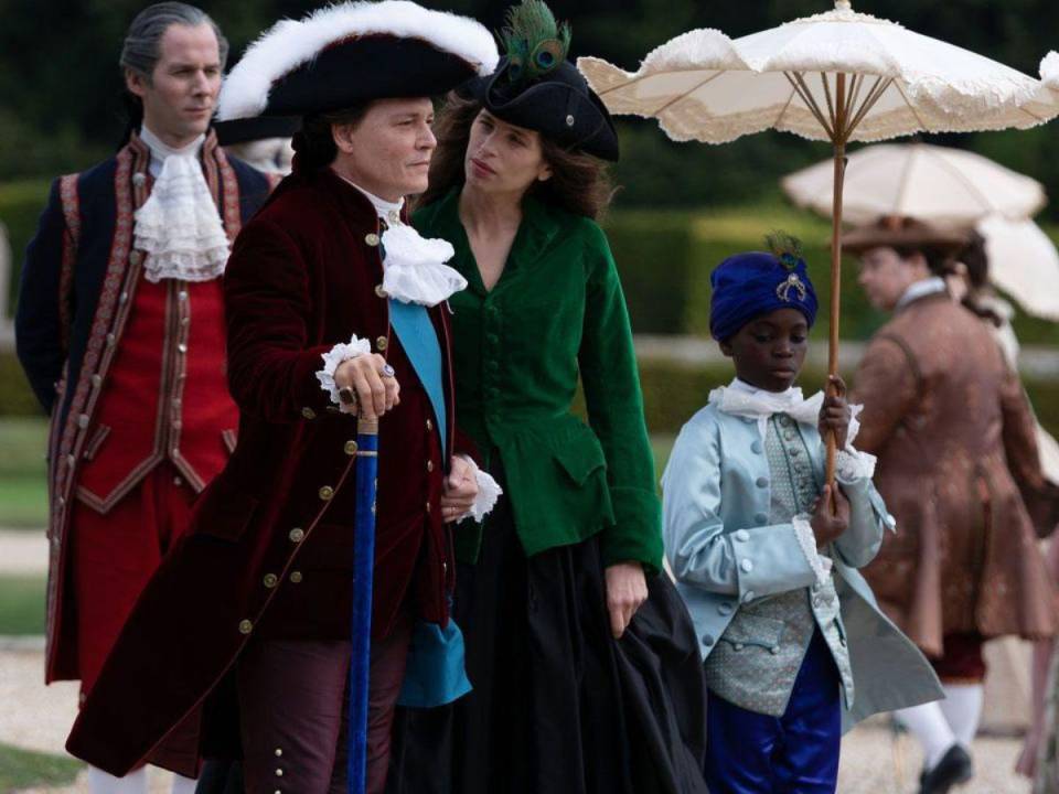 Tras un paréntesis mediático, Johnny Depp vuelve a la palestra cinematográfica con “Jeanne du Barry”, un drama histórico francés que lo muestra en el papel del Rey Luis XV.