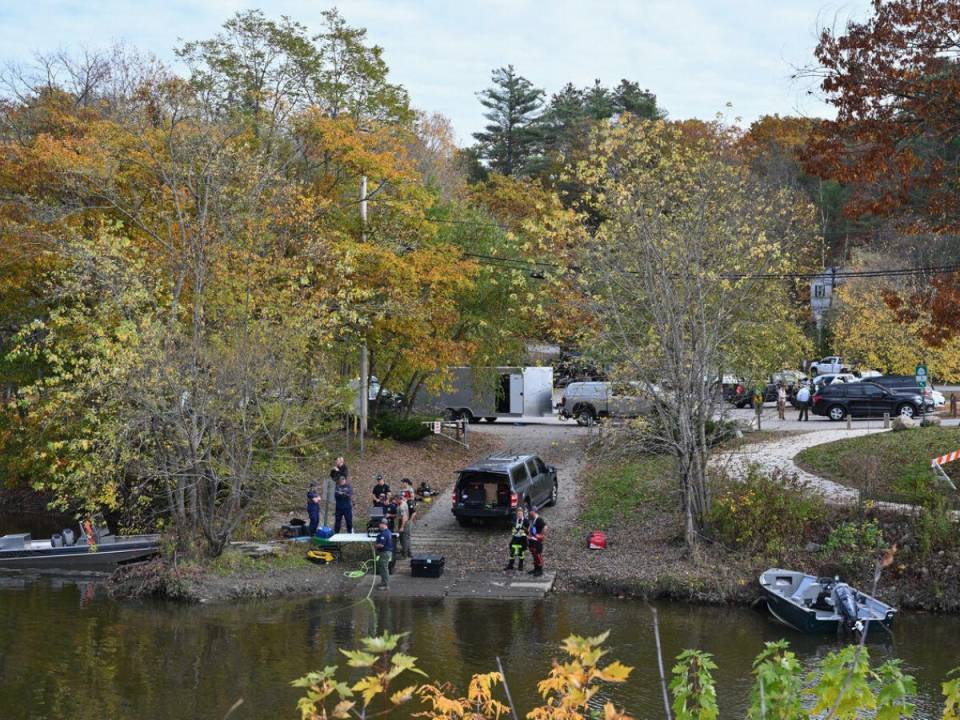 La policía y el FBI fueron desplegados el viernes en varios sitios, incluida la orilla de un río donde se encontró el automóvil del sospechoso.
