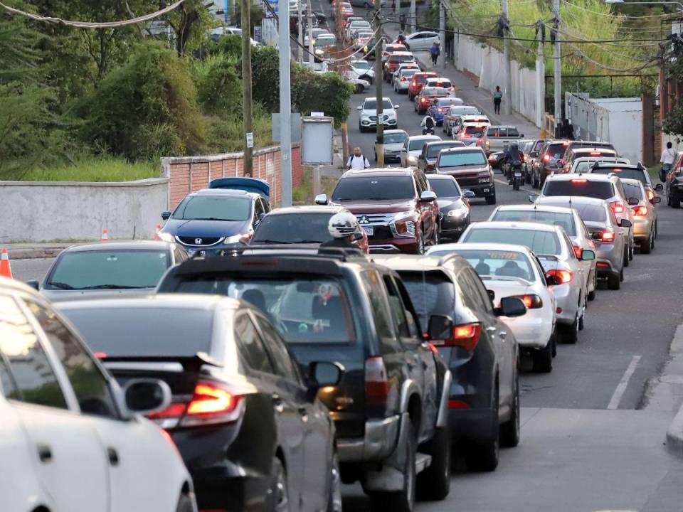 La comuna reconoce el colapso que flagela a los conductores capitalinos.