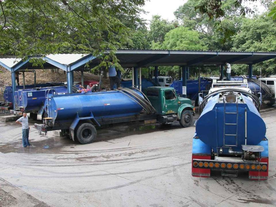 La venta de agua se ha vuelto un negocio en Tegucigalpa y Comayagüela.