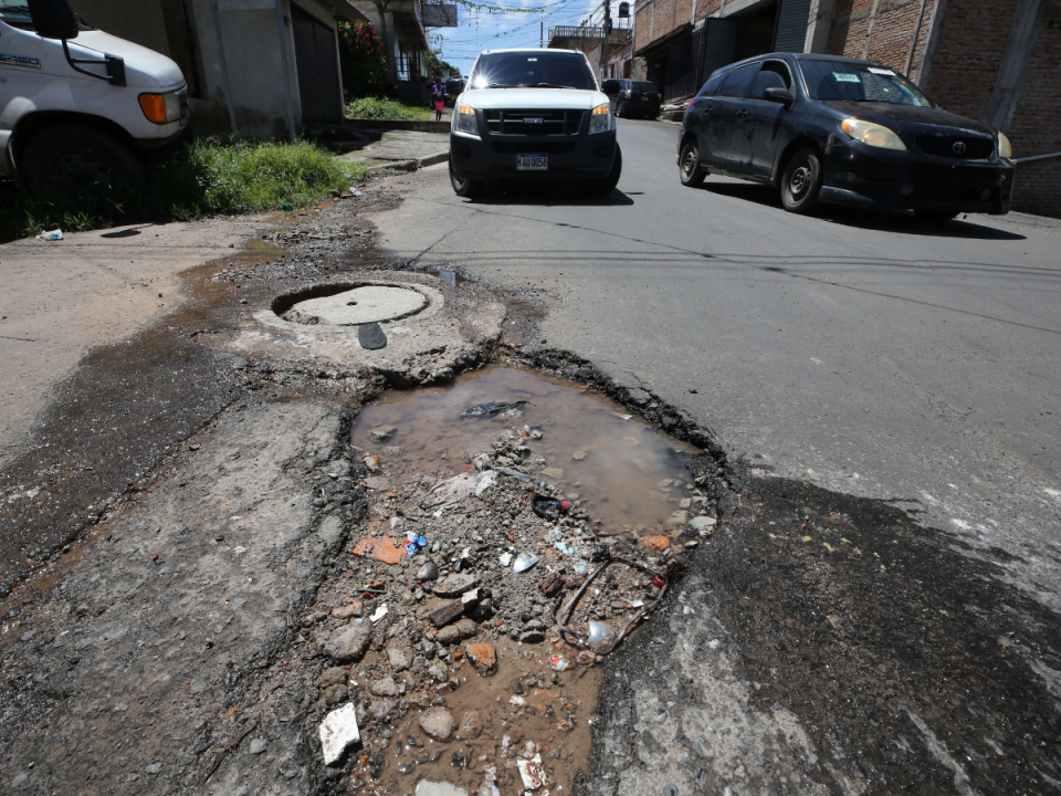 Durante el recorrido de EL HERALDO se pudieron observar varias áreas de este sector en estado de deterioro, incluyendo esta calle principal.