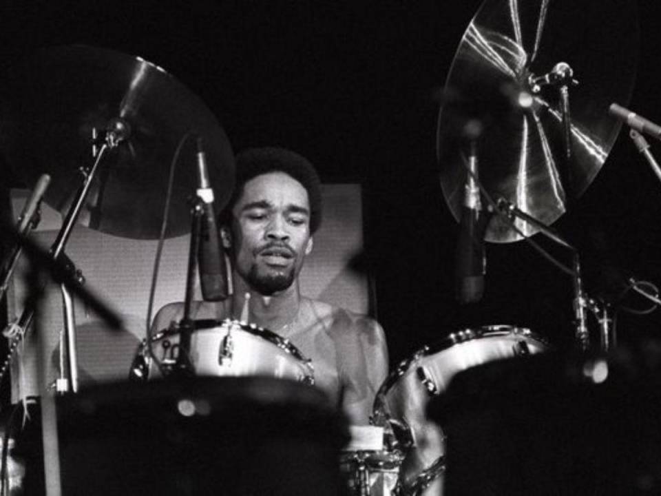 El baterista Fred White, ganó seis premios Grammy con la banda de funk, fundada en 1969 por su hermano Maurice White.