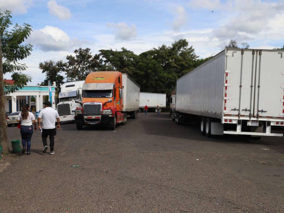 Los conductores y empresarios del transporte pesado están buscando soluciones al conflicto de las visas entre Honduras y Costa Rica debido a que son uno de los rubros más afectados.