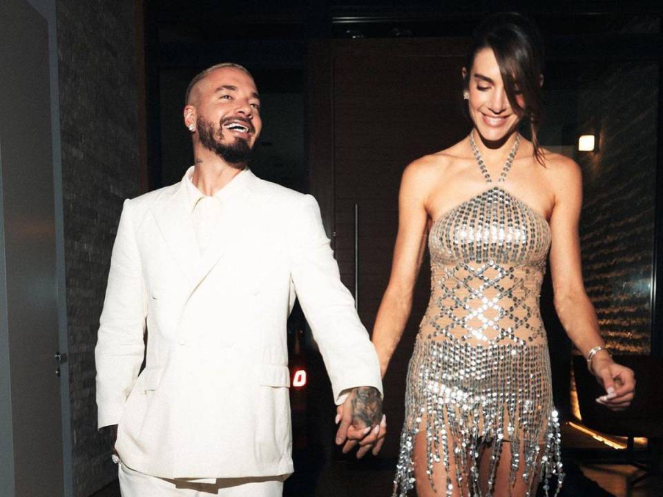 El cantante colombiano J Balvin protagonizó un emotivo y apasionado momento durante la celebración del 30 cumpleaños de su novia de toda la vida, Valentina Ferrer, en Miami el pasado domingo por la noche.