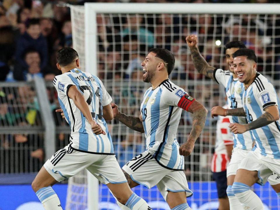 Otamendi abre el marcador 1-0, y le da la victoria a Argentina frente a Paraguay