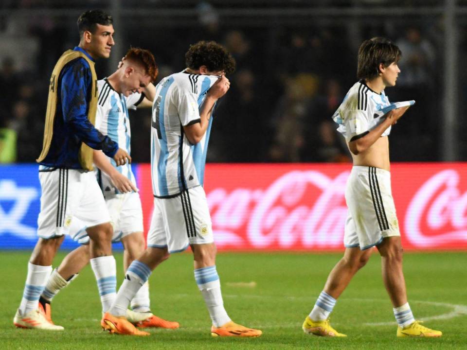El llanto se apoderó de los rostros de los jugadores argentinos tras el pitazo final del partido.