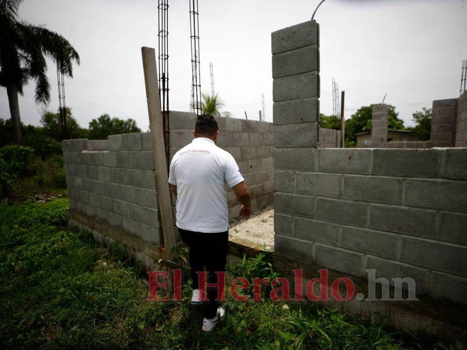 Este rotativo llegó hasta el municipio de La Lima, Cortés, para evidenciar las casas abandonadas y a medio construir que eran, en su esquema original, para los damnificados de Eta y Iota.