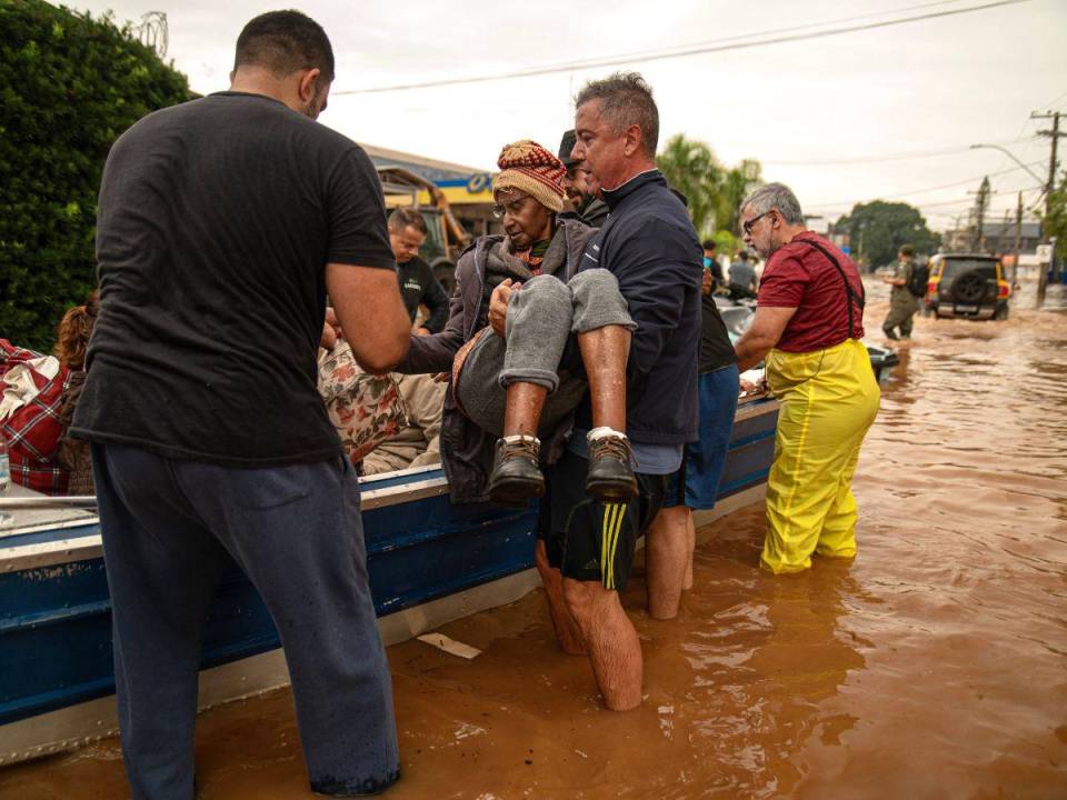 Inundaciones en Brasil dejan unos 60 muertos y cerca de 70 mil desalojados