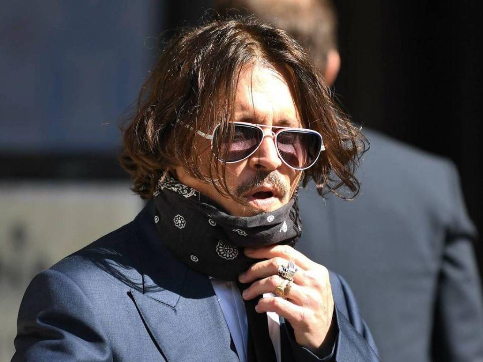 Tocando la guitarra y cantando clásicos de rock: Así espera Johnny Depp la sentencia del juicio contra Amber Heard
