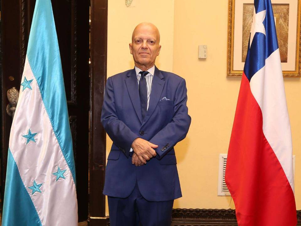 Enrique Barriga Larraín se despide tras cinco años al frente de la misión diplomática en Honduras.