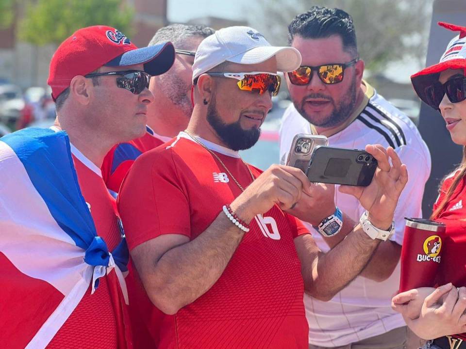El día decisivo finalmente llegó. Los jugadores de Costa Rica van con todo por el boleto a la Copa América y no están solos, pues aficionados ticos llegaron al Toyota Stadium para apoyar a su selección.