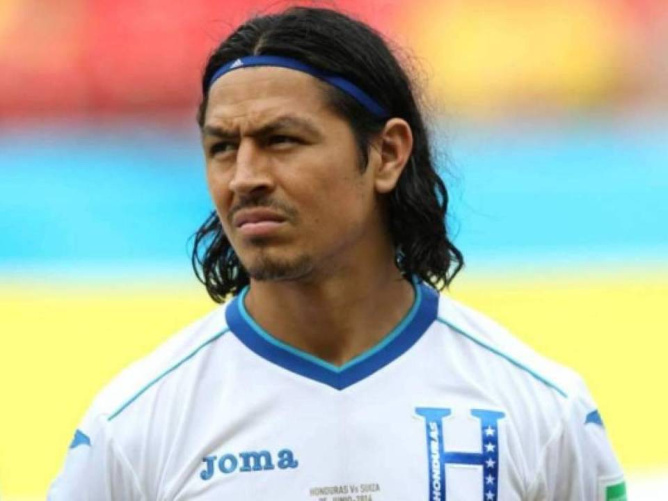 ”Chino” Espinoza con la camisa de la Selección de Honduras.