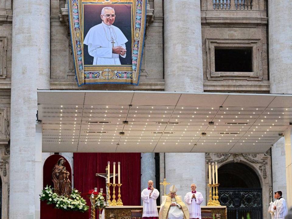 Sucedió a Paulo VI y ha sido el último papa italiano hasta la fecha. Falleció de un infarto apenas 33 días y 6 horas después.