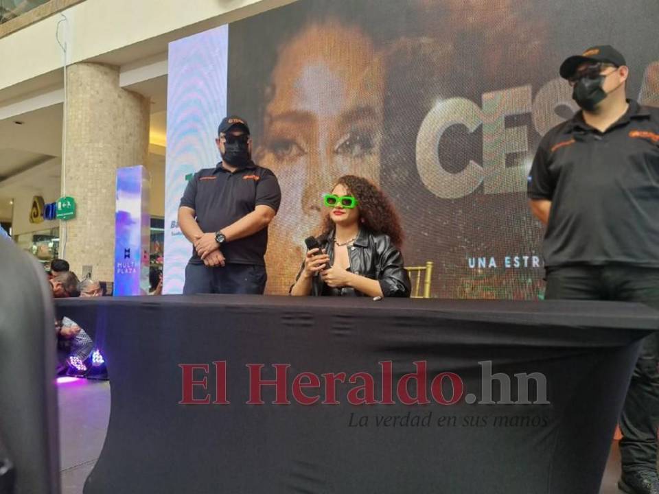 Cesia Sáenz ofreció una conferencia a la prensa hondureña y a sus fans.