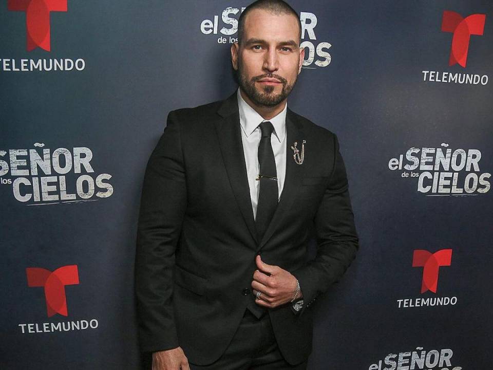 Rafael Amaya es el protagonista de la serie de Telemundo.