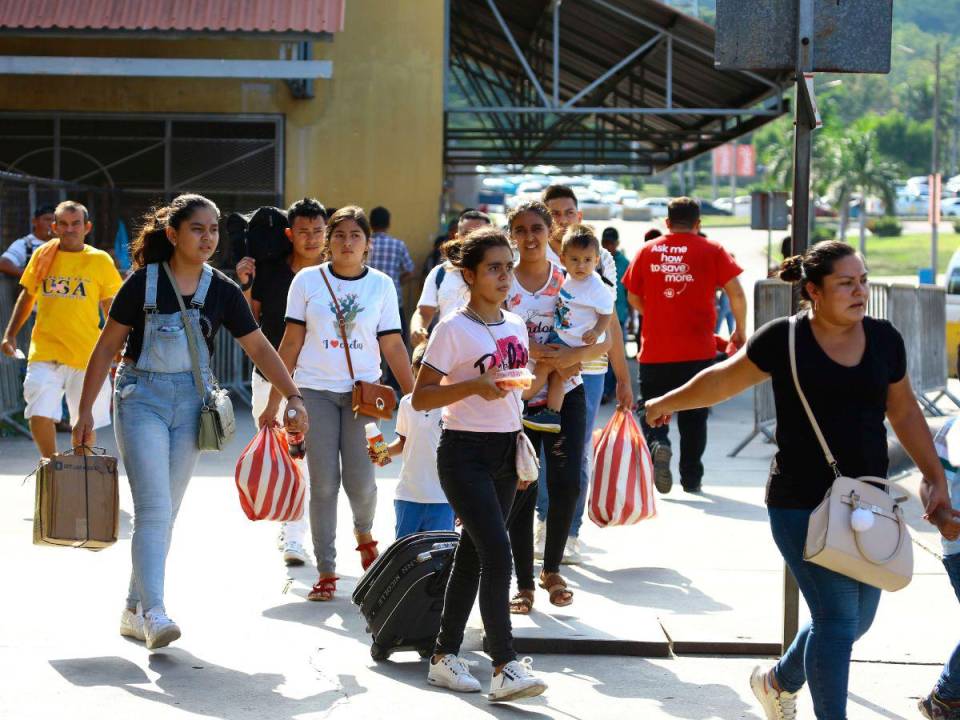 El regreso de los vacacionistas a sus lugares de origen inició desde el domingo en horas tempranas, sin muchas incidencias.