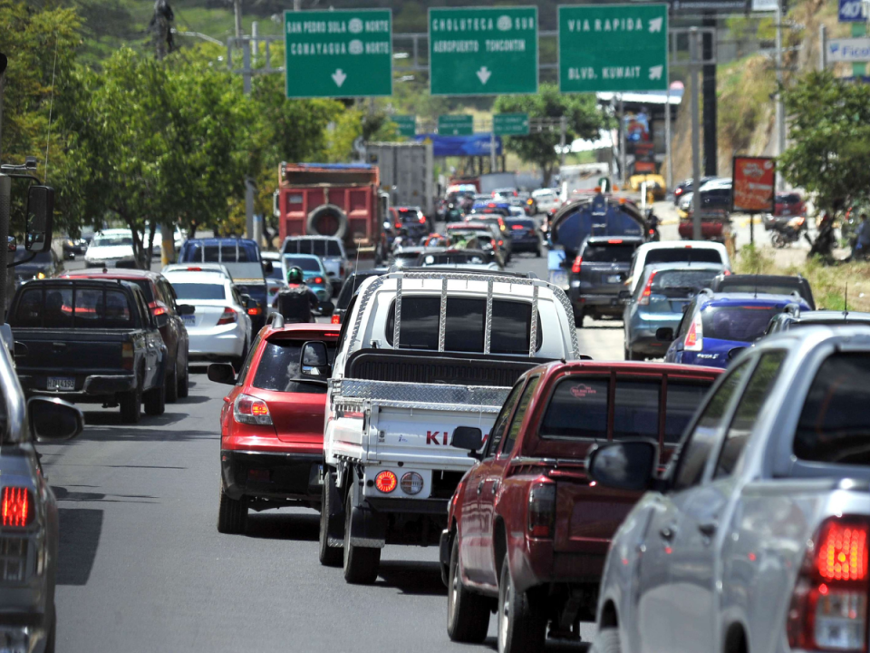 El tráfico en la ciudad suele ser agobiante en las horas pico, por lo que una nueva Ley de Tránsito en Honduras podrá cambiar la perspectiva de conducción y mejorar la movilidad en las calles.