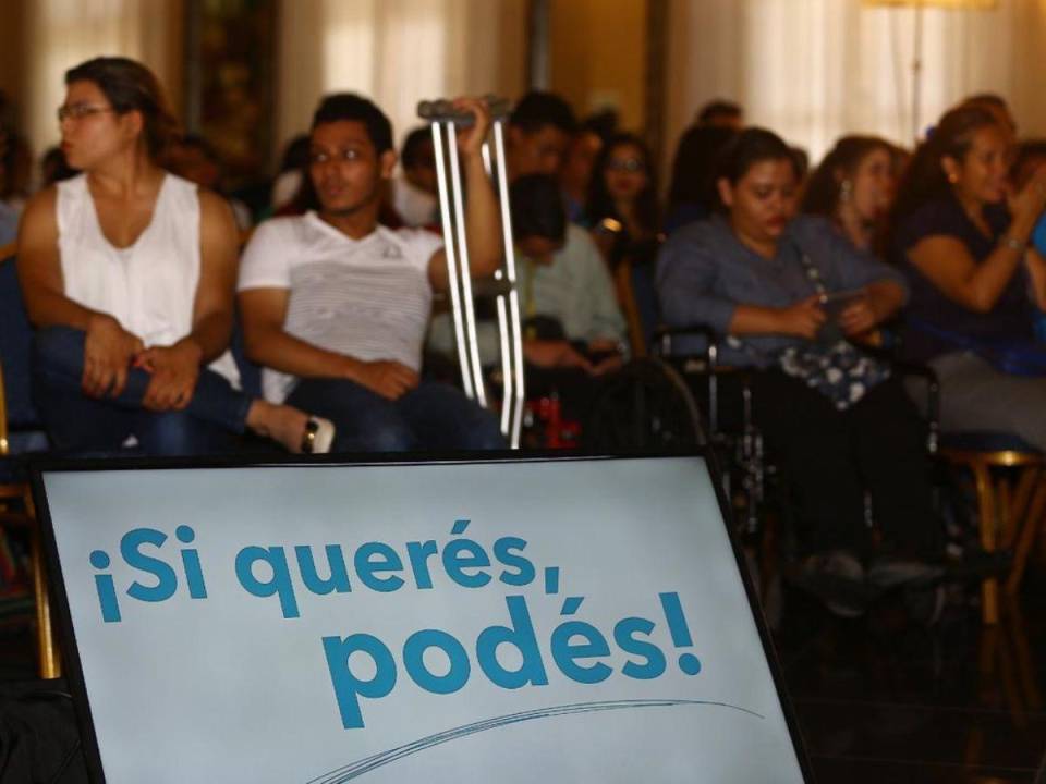 Más de 17,000 estudiantes se han declarado en calamidad doméstica debido a que no han recibido sus pagos mensuales durante un año, convirtiéndose en una deuda de 525 millones de lempiras.