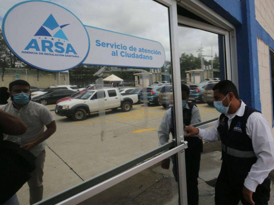 Arsa admitió la compra de flores.