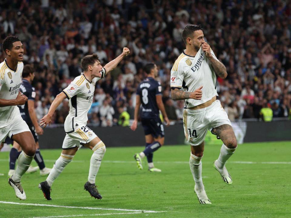 Joselú celebró el gol de la victoria besando el escudo del Real Madrid. Con este triunfo son líderes tras cinco jornada de LaLiga.