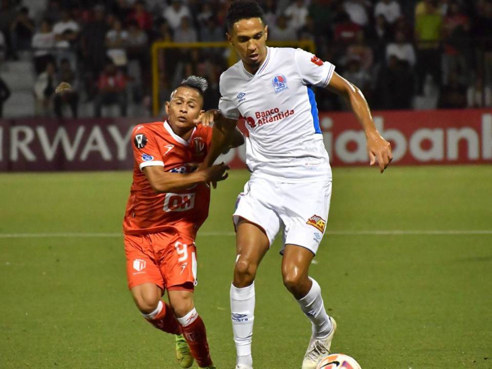 Olimpia estuvo dormido durante 45 minutos y lo pagó caro al llevarse una dura derrota de tierras pinoleras. El equipo de Troglio está cuesta arriba en la Copa Centroamericana.