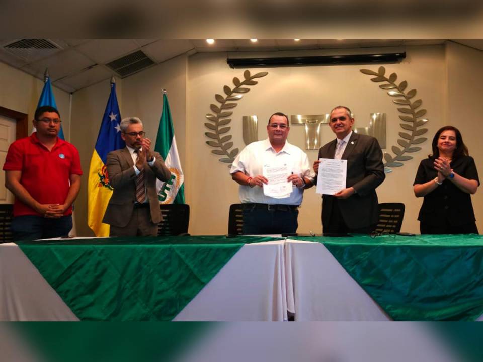 El acuerdo fue firmado por el alcalde Jorge Aldana y el rector de la UTH, Javier Mejía.