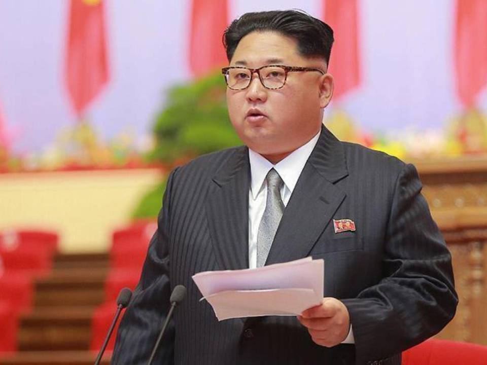El lunes, la agencia KCNA dijo que Kim “visitará pronto la Federación de Rusia por invitación de (...) Putin”. El Kremlin también confirmó que el viaje se produciría “en los próximos días”.
