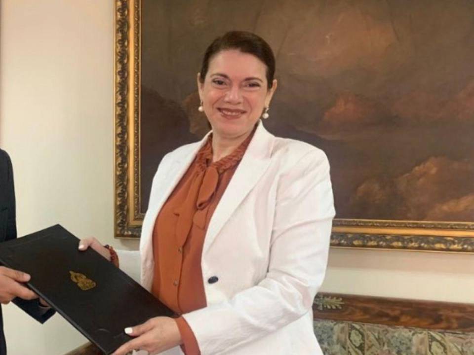 El gobierno de Honduras llamó a Clarivel Vallecillo como parte de las acciones en contra del gobierno de Ecuador tras asalto a la embajada de México.