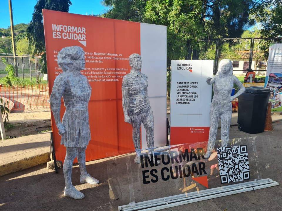 <i>La exposición de las esculturas: Daniela, Andrea y José, parte de la campaña “Informar es Cuidar”. </i>