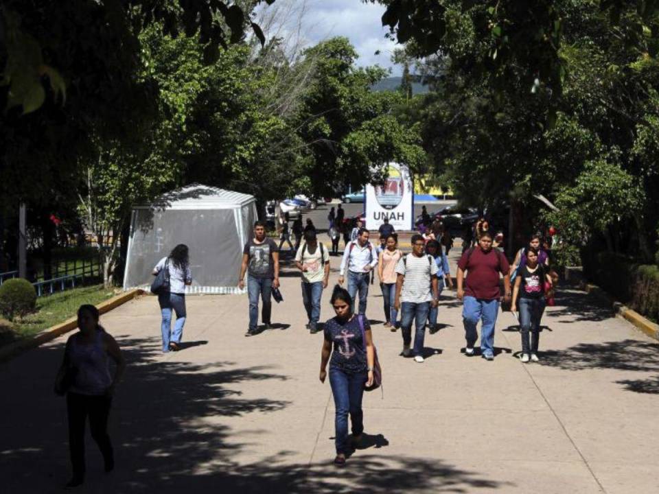 En la UNAH un pequeño porcentaje de clases se imparten de forma presencial. Para el próximo año, la Facultad de Ingeniería será la primera en retornar a las clases presenciales por completo.