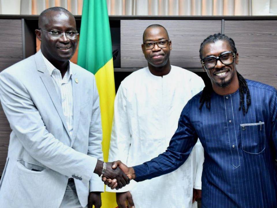 La Federación Senegalesa de Fútbol firmó la prolongación del contrato del seleccionador nacional Aliou Cissé.