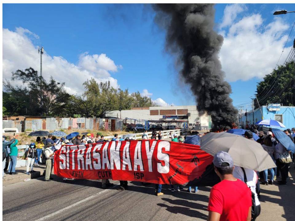 “Si el lunes no les reintegran el personal, los empleados se irán a protesta”, amenazó Julio Pozo, presidente del sindicato.