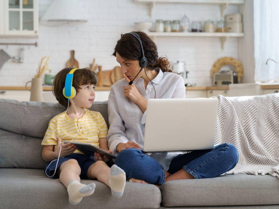 El teletrabajo también supone un reto para la productividad y organización cuando hay niños en el hogar.