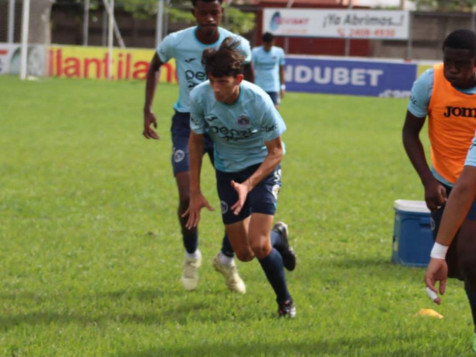 Mathías Vázquez regresa a las reservas del Motagua para brillar como un joven delantero de apenas 16 años, los consejos de su padre han ayudado mucho en el proceso.