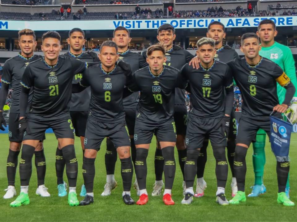 La selección de El Salvador fue goleada en su último juego que fue ante Argentina.